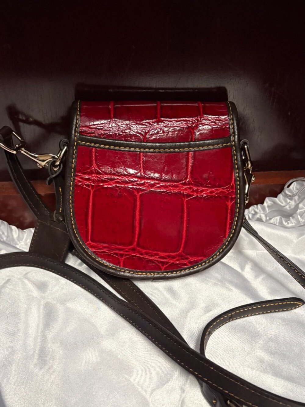 Vintage Dooney & Bourke Croc Embossed RED Leather Mini Crossbody - Rare - Picture 5 of 13